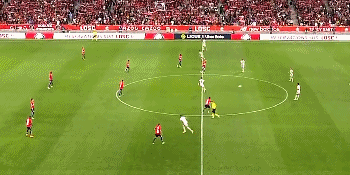 8秒!姆巴佩追平法甲最快进球纪录,梅西开天眼:中圈挑传助攻