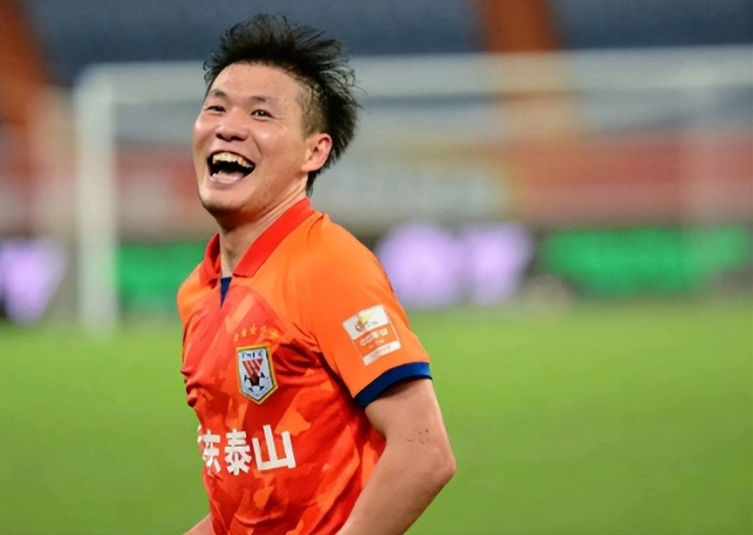 喜讯!两大德甲名帅首次联手举荐运作山东主力国脚后腰留洋德国,已承诺给他顶薪主力位置